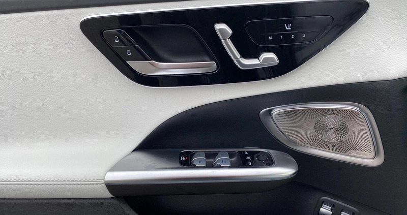 Mercedes-Benz Klasa C cena 299900 przebieg: 10000, rok produkcji 2023 z Słupsk małe 211